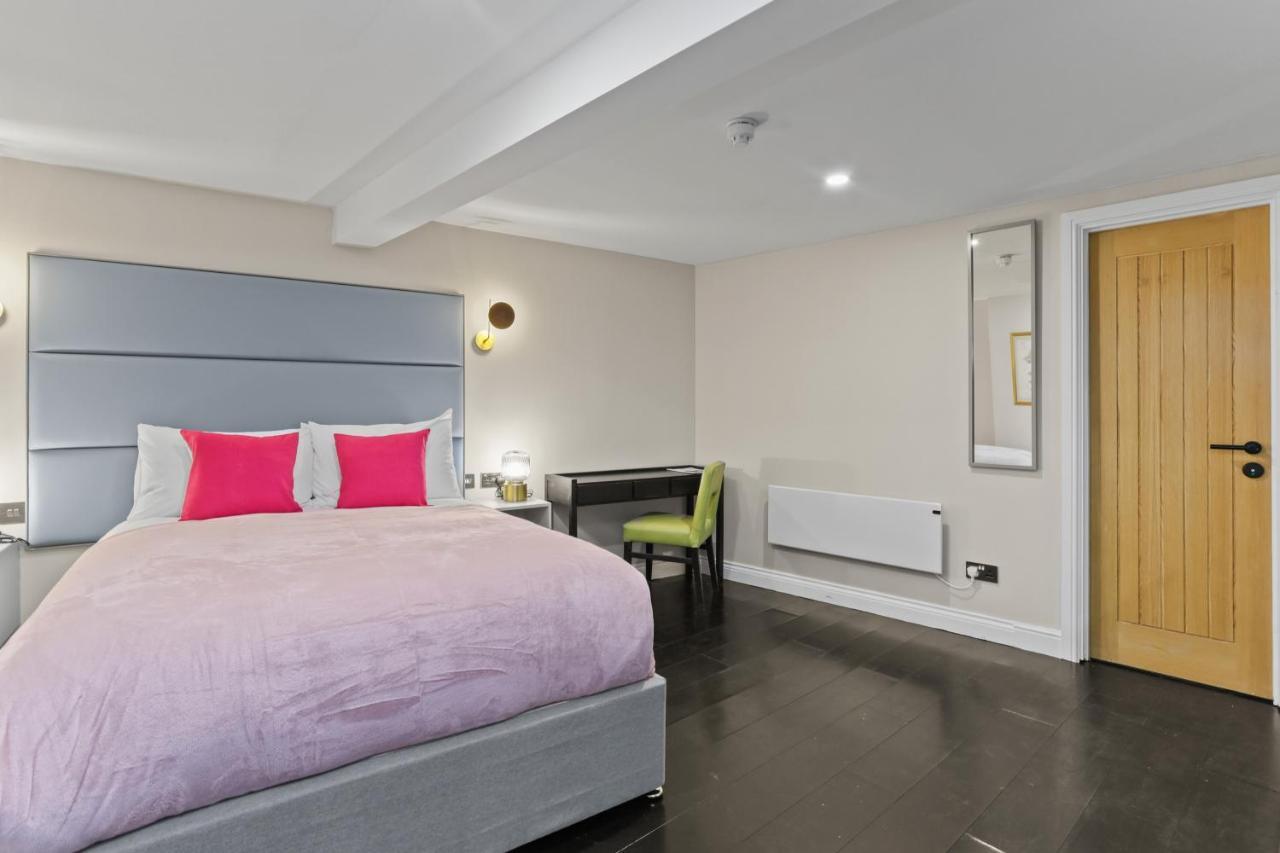 London'S Boutique Studio Экстерьер фото