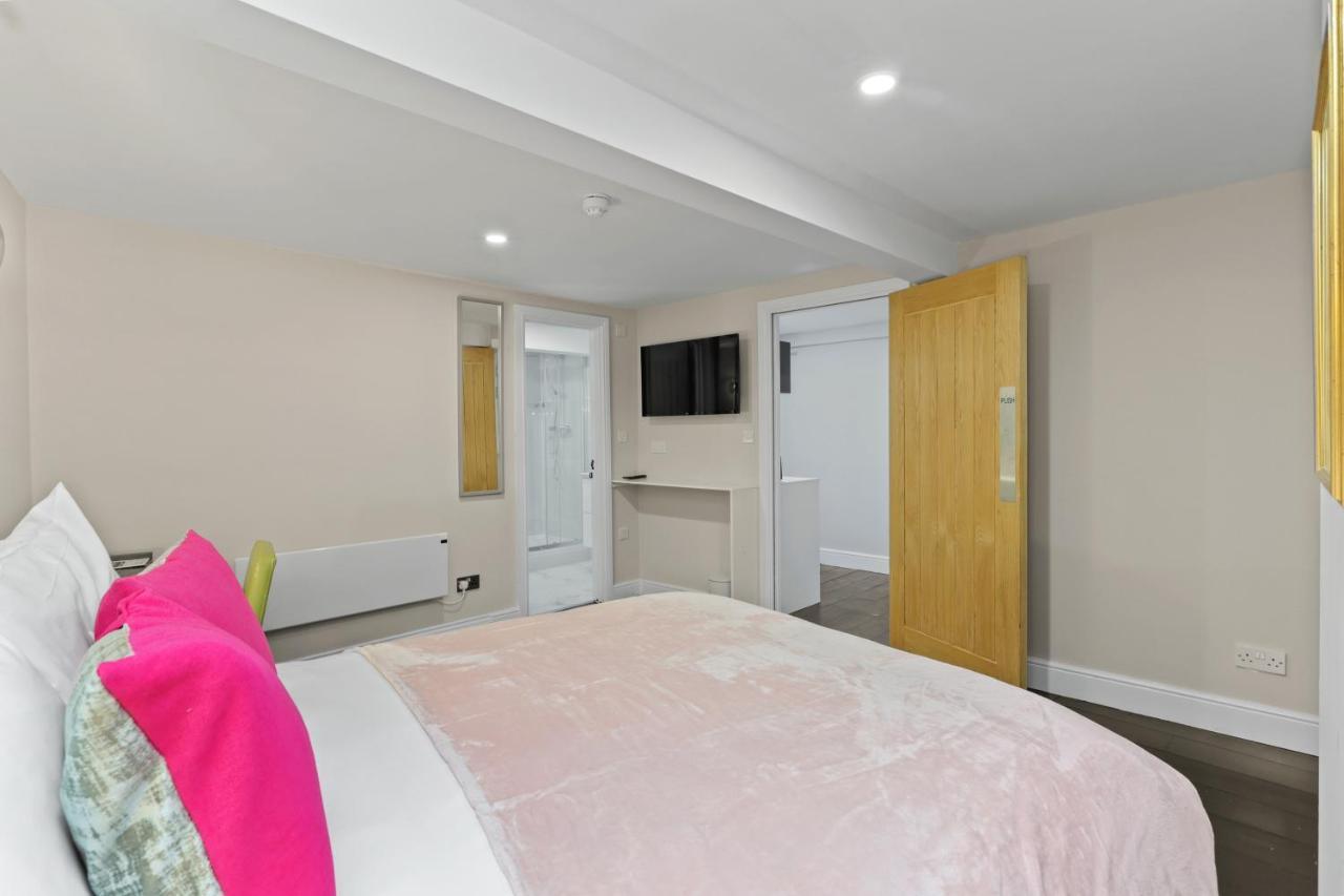 London'S Boutique Studio Экстерьер фото